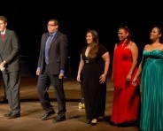 La Fundación Jóvenes Cantantes M.P cuenta con nueve años de trayectoria y es liderada por el señor Siegmund Weinmeister y la soprano costarricense Íride Martínez. 