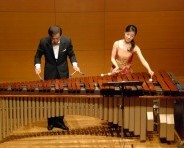 El Dúo de Marimbas Wings conformado por Takayoshi Yoshioka y Reiko Shiohama