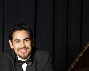 En esta ocasión Esteban interpretará temas de Beethoven, Claude Debussy, Frédéric Chopin, Franz Liszt y Sergey Prokofiev.