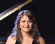 Esta pianista inició sus estudios en el Instituto Superior de Artes en 1999 