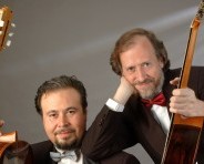 El Dúo Orellana&Orlandini integrado por los músicos chilenos Romilio Orellana y Luis Orlandini,