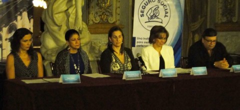 Autoridades del TNCR, la CCSS, Ana Istarú y Manuel Ruiz brindaron una conferencia sobre la obra Virus