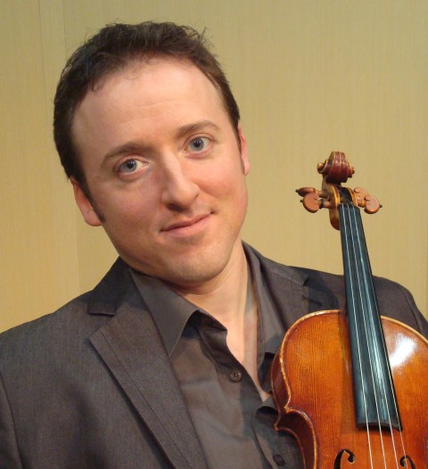 El violinista Frédéric St-Pierre obtuvo su diploma de estudios superiores en el Conservatorio de Música de Trois-Rivière, Québec, Cánada en el año 2002.