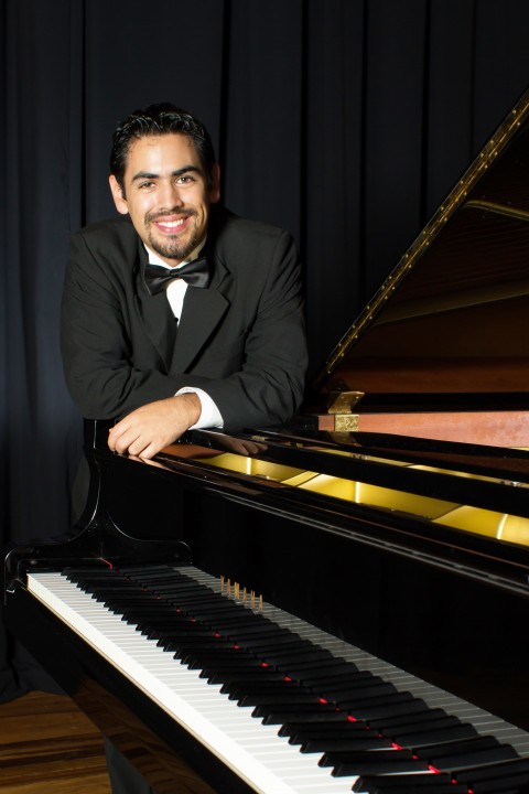 En esta ocasión Esteban interpretará temas de Beethoven, Claude Debussy, Frédéric Chopin, Franz Liszt y Sergey Prokofiev.
