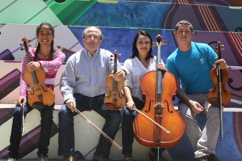 El Cuarteto Sinfónico está integrado por José Aurelio Castillo (I violín), Fernando Muñoz (II violín), Camila Berg (viola) y Patricia Herrera (violonchelo). 