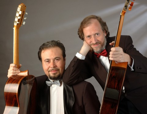 El Dúo Orellana&Orlandini integrado por los músicos chilenos Romilio Orellana y Luis Orlandini,