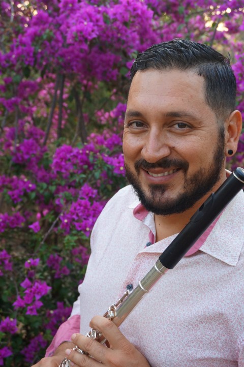 Túpac Amarulloa es un flautista y saxofonista costarricense, compositor y docente de la Universidad Nacional de Costa Rica. 