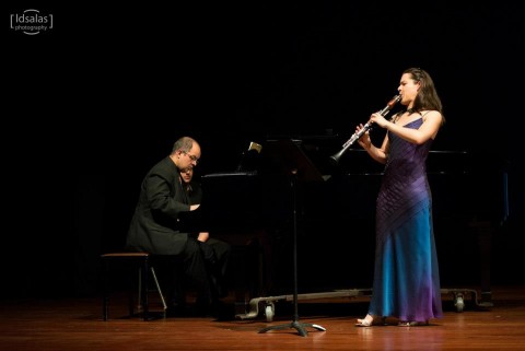Música para clarinete y piano interpretado por Ana Catalina Ramírez y Fernando Zúñiga.
