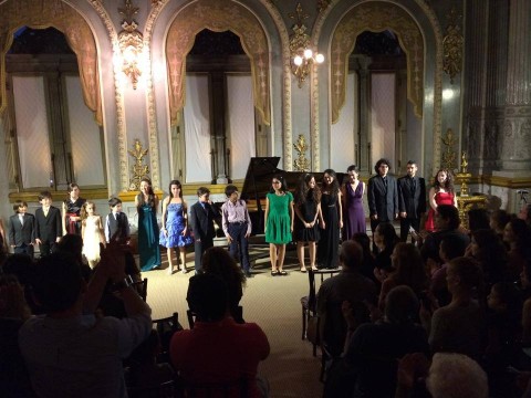 Teatro al Mediodía Niños Pianistas ISA