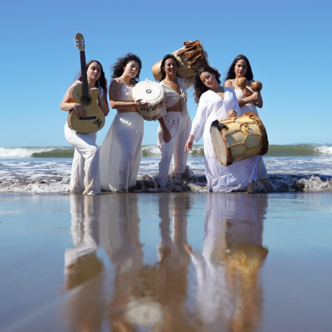 Teatro al Mediodía: Hijas del Agua: Canto y Memoria de la Gran Madre