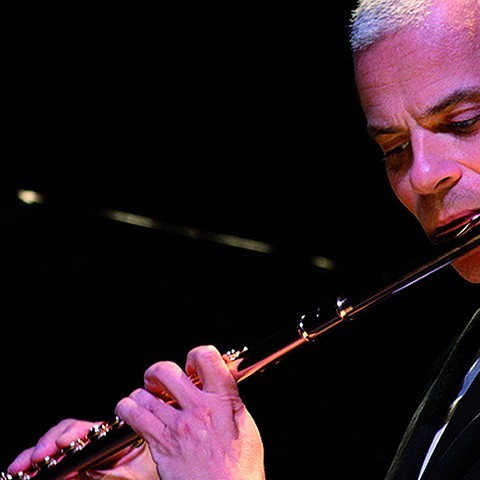 El flautista suizo canadiense Michel Bellavance se ha presentado en Europa con distintas reconocidas orquestas.