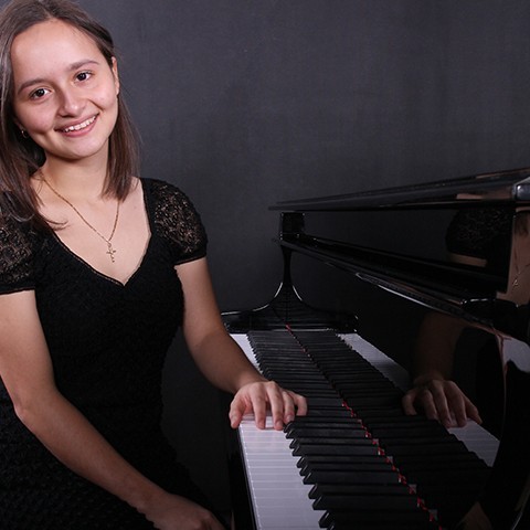 Daniela Navarro ha realizado conciertos y recitales de piano en San José́, Nueva York, Varsovia, Bydgoszcz, París, Roma, Michigan, Moscú, Bucarest y San Petersburgo.