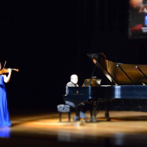 Teatro al Mediodía. Concierto de violín y piano con músicos chilenos  Yvanka Milosevic Lira y Alexandros Stavros Jusakos.