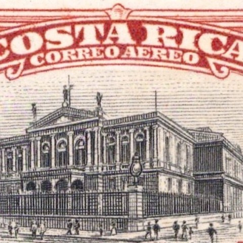 En la imagen se aprecia la fachada principal del Teatro Nacional. Estampilla 2 colones  publicada en 1947.