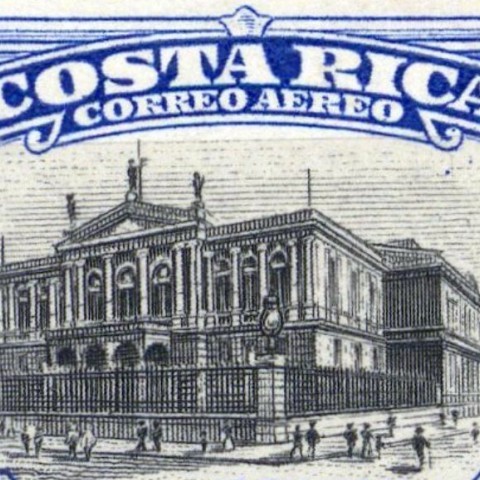 En la imagen se aprecia la fachada principal del Teatro Nacional. Estampilla 15 céntimos publicada en 1947.