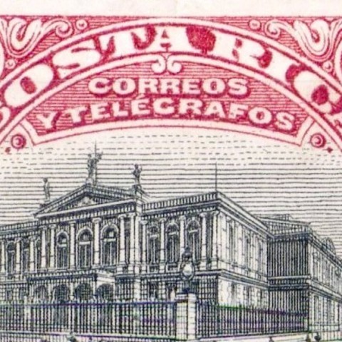 En la imagen se aprecia la fachada principal del Teatro Nacional. Estampilla 20 céntimos publicada en 1900.